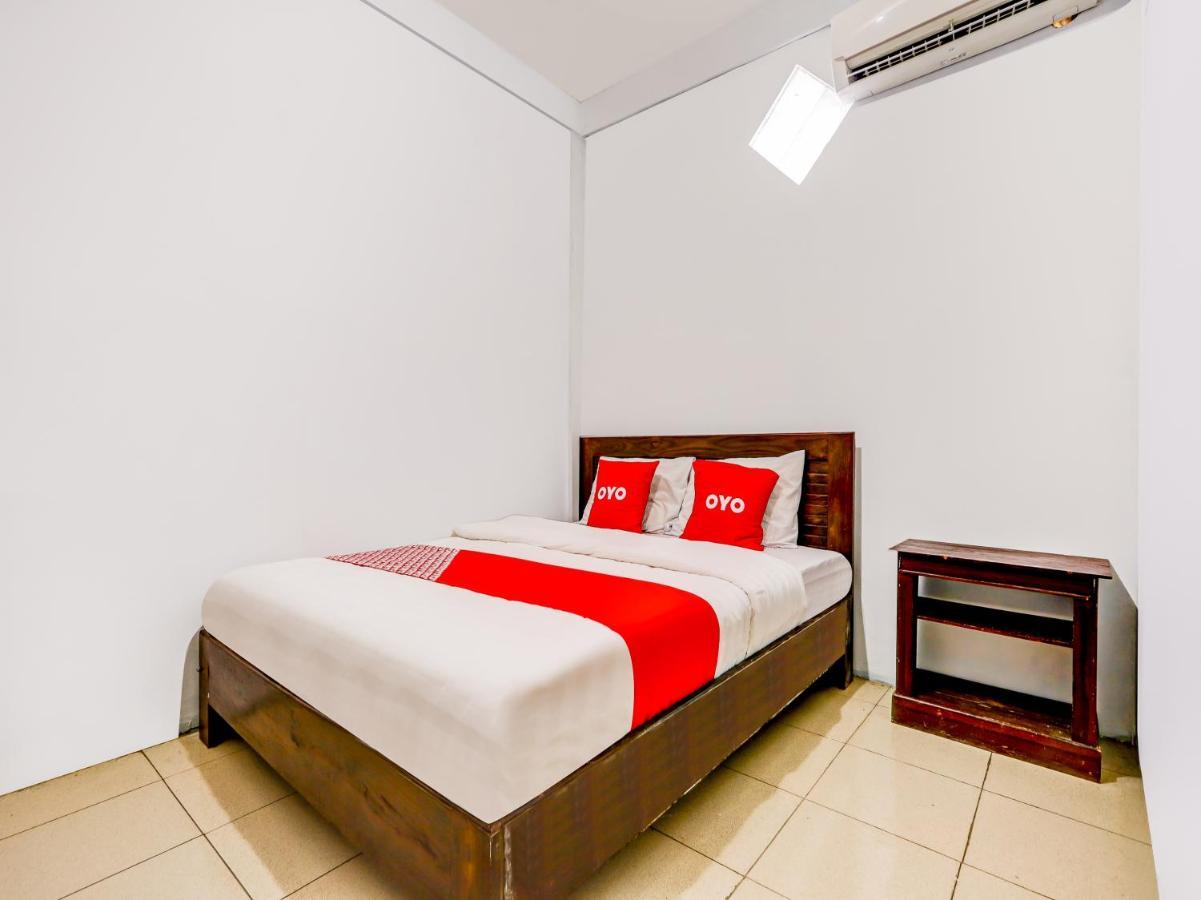 Oyo 90051 Guest House Parangtritis Exterior photo