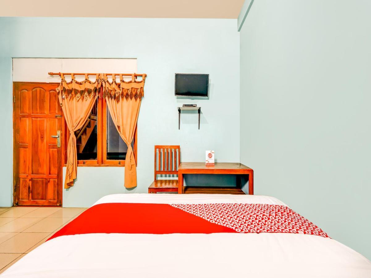 Oyo 90051 Guest House Parangtritis Exterior photo